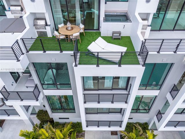 4098 NE 167 Street 9, North Miami Beach, FL 33160