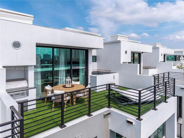 4098 NE 167 Street 9, North Miami Beach, FL 33160