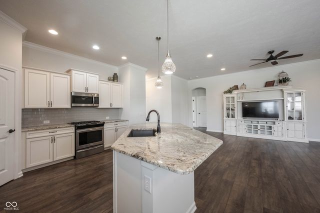 1715 Rossmay, Westfield, IN 46074