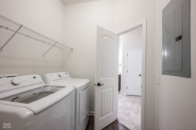 1715 Rossmay, Westfield, IN 46074