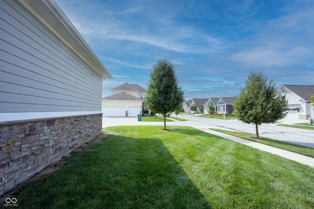 1715 Rossmay, Westfield, IN 46074