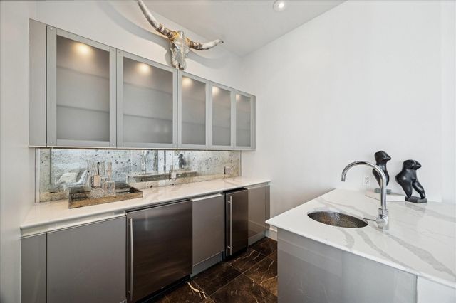 2727 Kirby Drive 19F, Houston, TX 77098