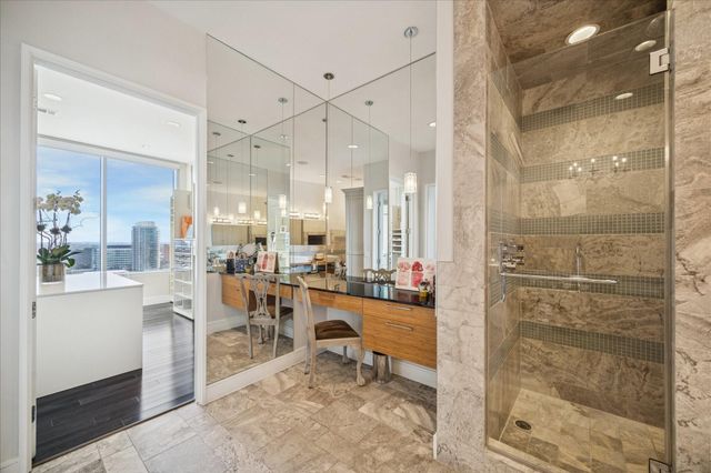 2727 Kirby Drive 19F, Houston, TX 77098