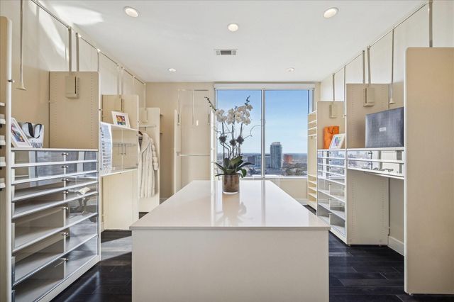 2727 Kirby Drive 19F, Houston, TX 77098