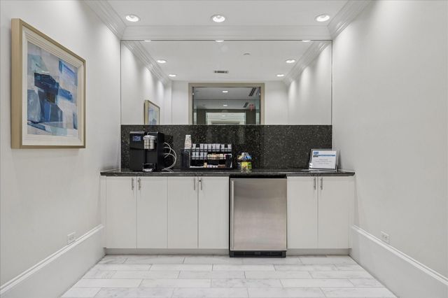 2727 Kirby Drive 19F, Houston, TX 77098