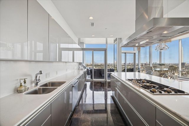 2727 Kirby Drive 19F, Houston, TX 77098