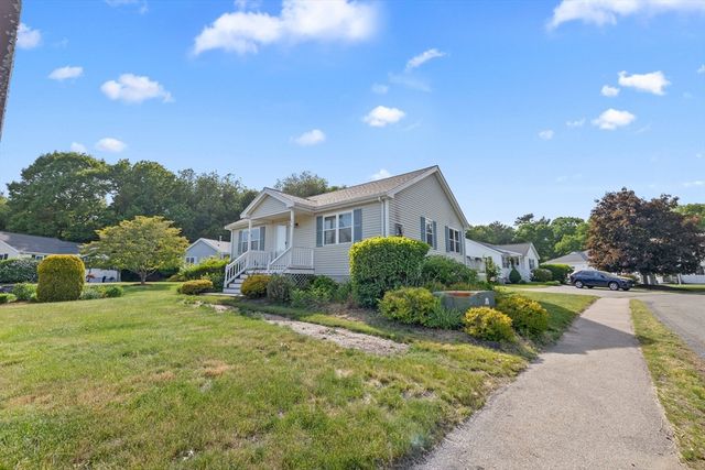 90 Crystal Water Dr 90, East Bridgewater, MA 02333