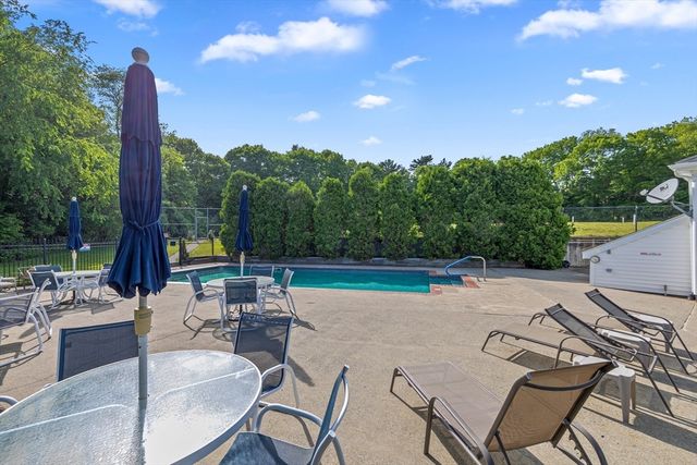 90 Crystal Water Dr 90, East Bridgewater, MA 02333