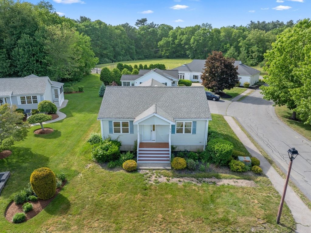 90 Crystal Water Dr 90, East Bridgewater, MA 02333