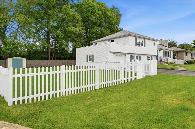 35 Superior View Boulevard, North Providence, RI 02911