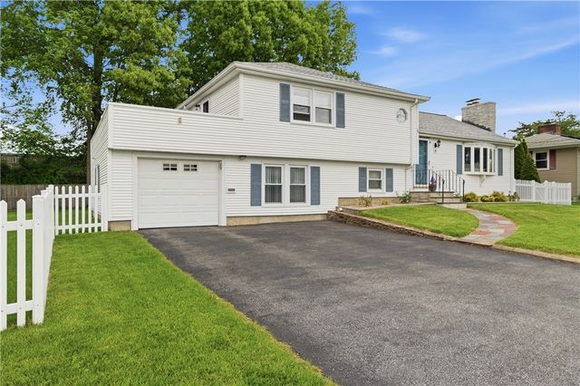 35 Superior View Boulevard, North Providence, RI 02911