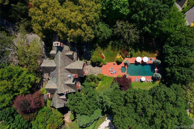 107 Bayview Road, Manhasset, NY 11030