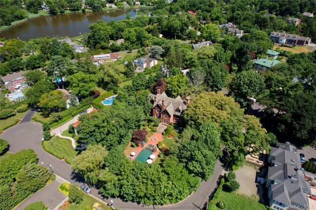 107 Bayview Road, Manhasset, NY 11030