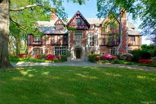 107 Bayview Road, Manhasset, NY 11030