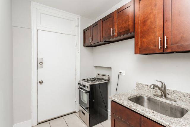 6949 S Paxton Avenue 3C, Chicago, IL 60649