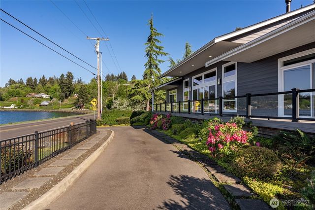 1253 Beach Drive E, Port Orchard, WA 98366