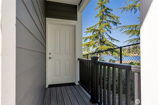 1253 Beach Drive E, Port Orchard, WA 98366