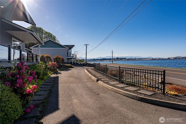 1253 Beach Drive E, Port Orchard, WA 98366