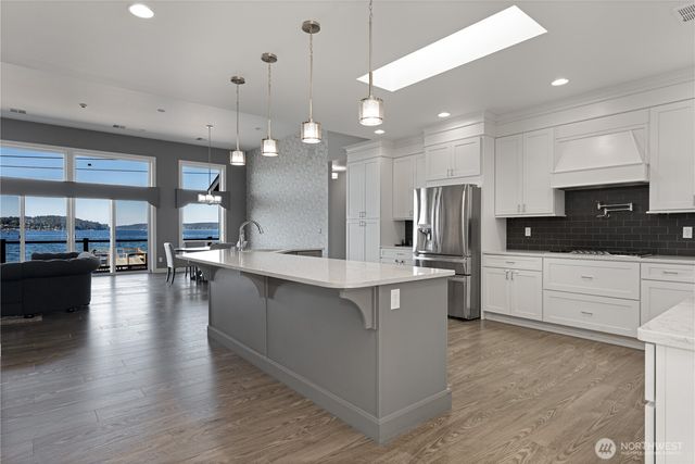 1253 Beach Drive E, Port Orchard, WA 98366