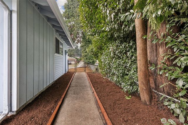 430 School Court SE, Lacey, WA 98503