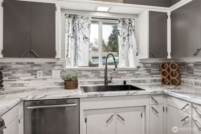 430 School Court SE, Lacey, WA 98503