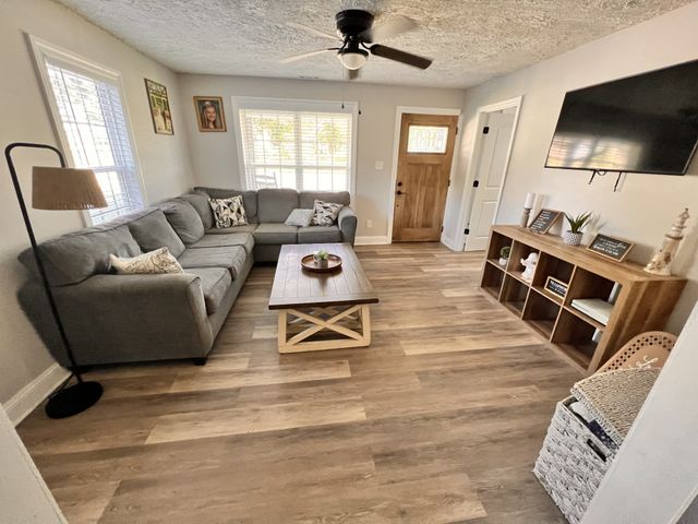 502 E Market St, Decherd, TN 37324