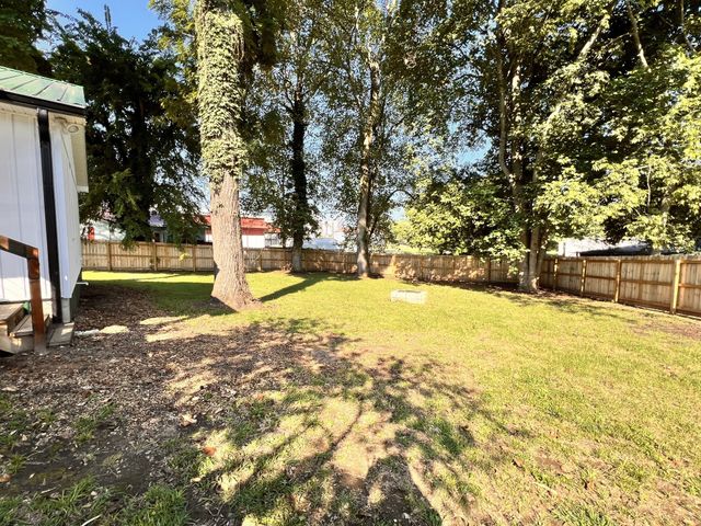 502 E Market St, Decherd, TN 37324