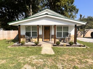 502 E Market St, Decherd, TN 37324