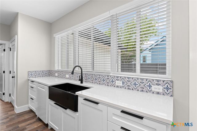 2204 Magnolia Drive, Round Rock, TX 78664