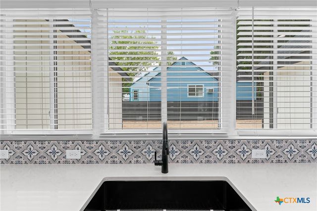2204 Magnolia Drive, Round Rock, TX 78664