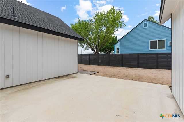 2204 Magnolia Drive, Round Rock, TX 78664
