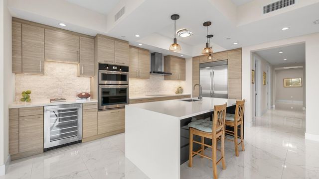 1 Water Club Way 402, North Palm Beach, FL 33408