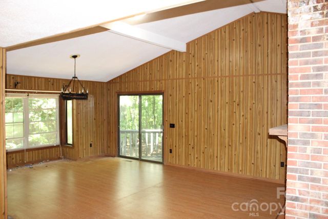 30 Oak Lane, Columbus, NC 28722