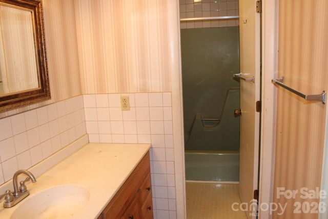 30 Oak Lane, Columbus, NC 28722