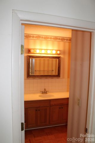 30 Oak Lane, Columbus, NC 28722