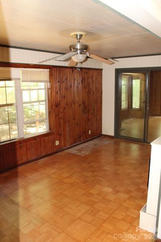 30 Oak Lane, Columbus, NC 28722