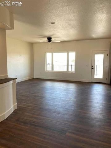 1194 E Gunpowder Lane, Pueblo, CO 81007