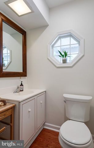 2063 FOX CREEK RD, Berwyn, PA 19312