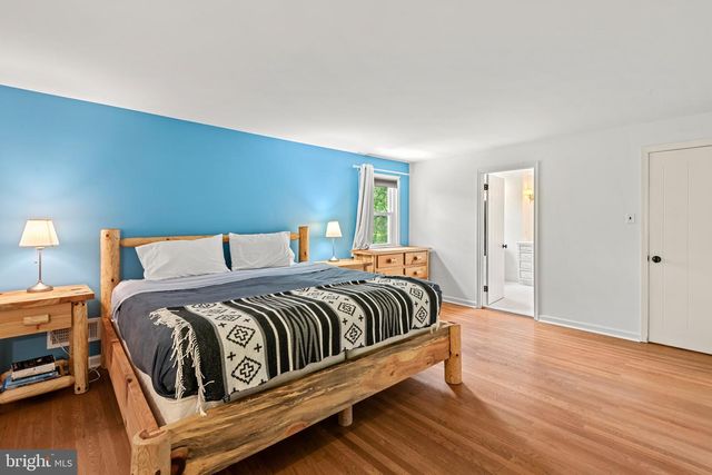 2063 FOX CREEK RD, Berwyn, PA 19312