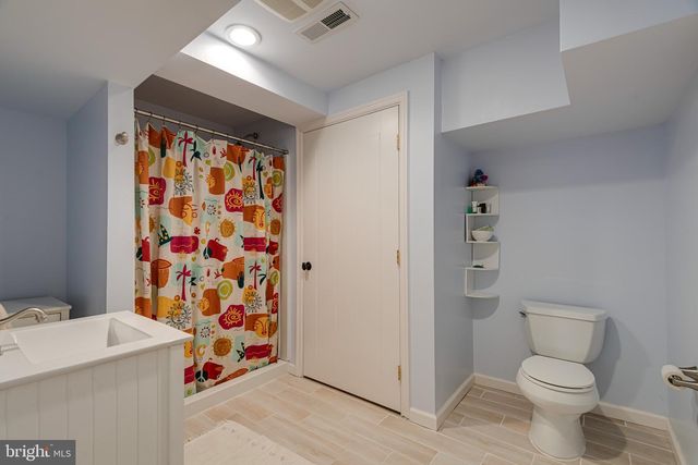 2063 FOX CREEK RD, Berwyn, PA 19312