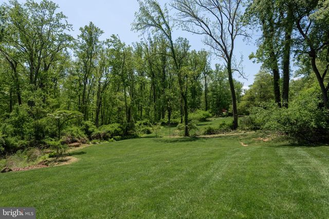 2063 FOX CREEK RD, Berwyn, PA 19312