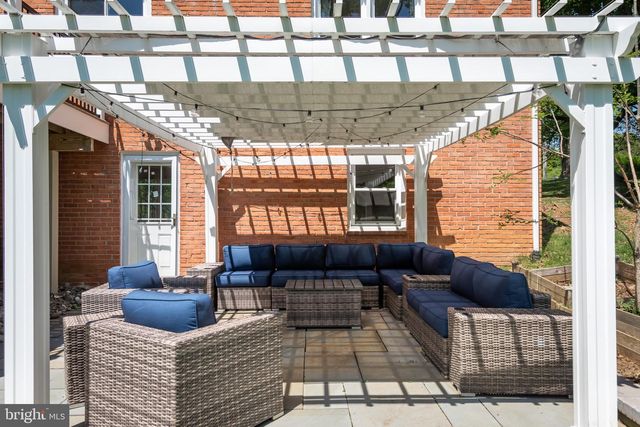 2063 FOX CREEK RD, Berwyn, PA 19312