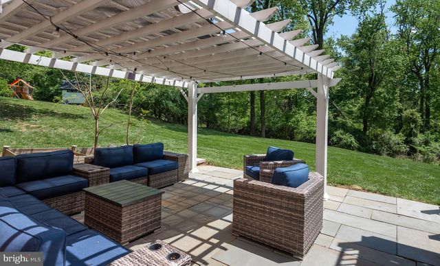 2063 FOX CREEK RD, Berwyn, PA 19312