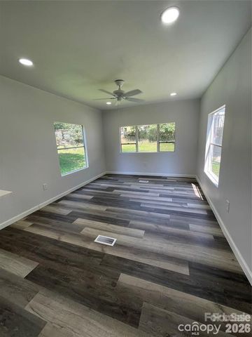 21 E Zeb Vance Street, Marion, NC 28655
