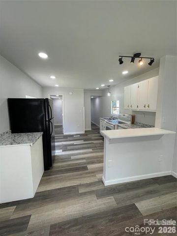 21 E Zeb Vance Street, Marion, NC 28655