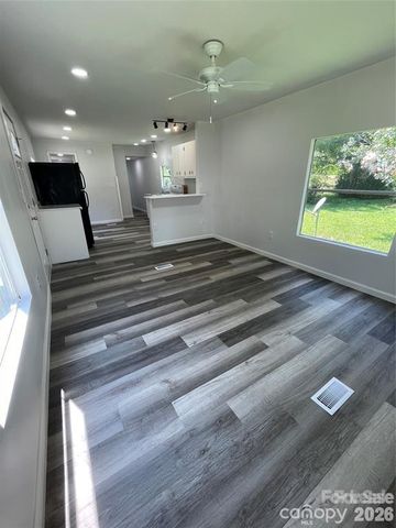 21 E Zeb Vance Street, Marion, NC 28655