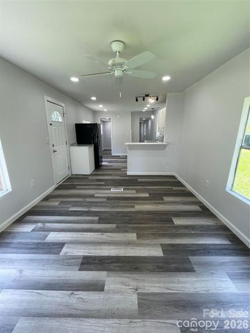 21 E Zeb Vance Street, Marion, NC 28655