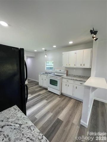 21 E Zeb Vance Street, Marion, NC 28655