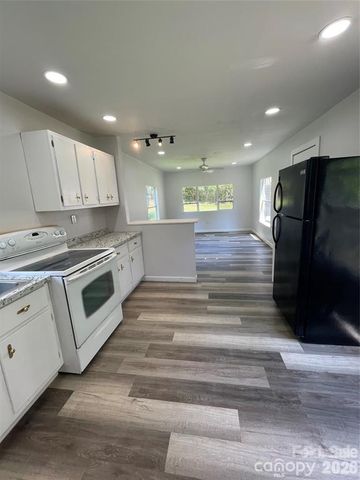 21 E Zeb Vance Street, Marion, NC 28655