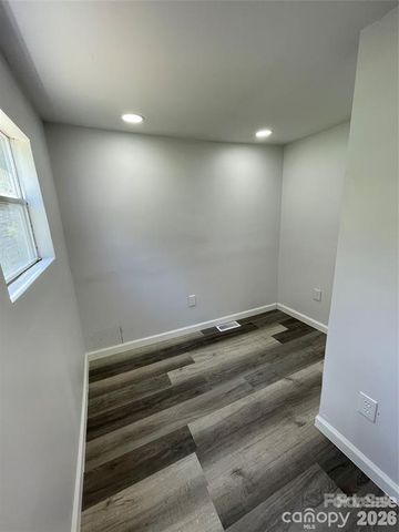 21 E Zeb Vance Street, Marion, NC 28655